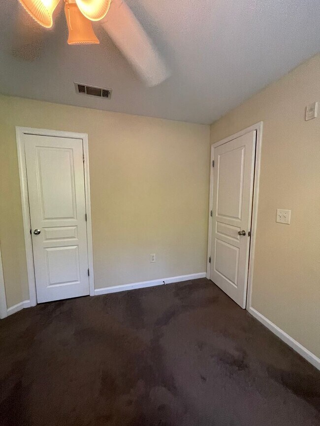 Building Photo - 3700 Spruce Ridge Way