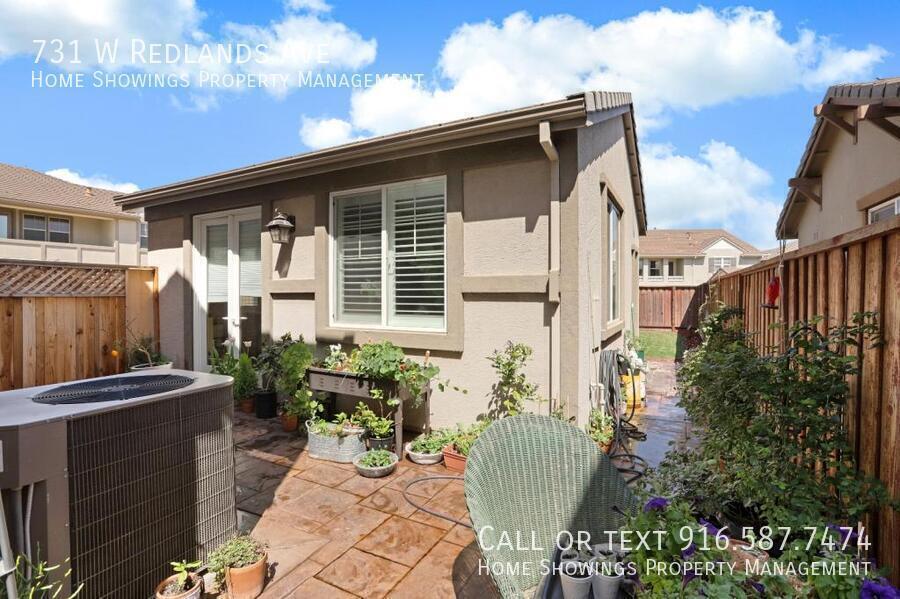 Building Photo - 731 W Redlands Ave