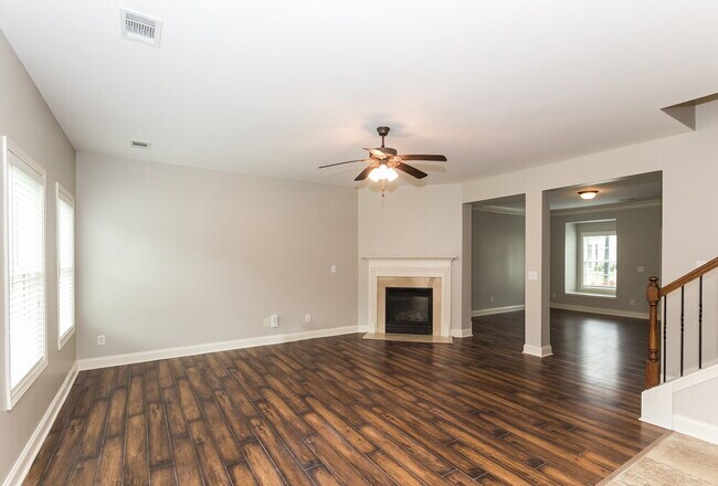 Building Photo - 231 Parkmont Way