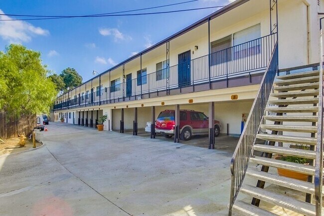 Foto del edificio - SPACIOUS/AFFORDABLE 3BR/2BA Apartment