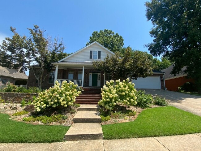 Building Photo - Spacious 4 Bedroom Home in Fayetteville!!