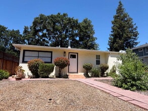 Building Photo - 1454 Bel Air Dr