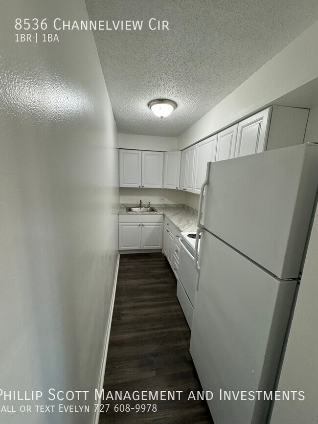 Foto del edificio - 8536 Channelview Cir