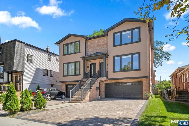 Building Photo - 506 Westview Ave