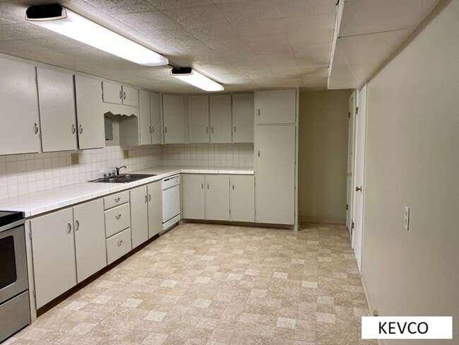 Building Photo - 1017 Castlerock Dr