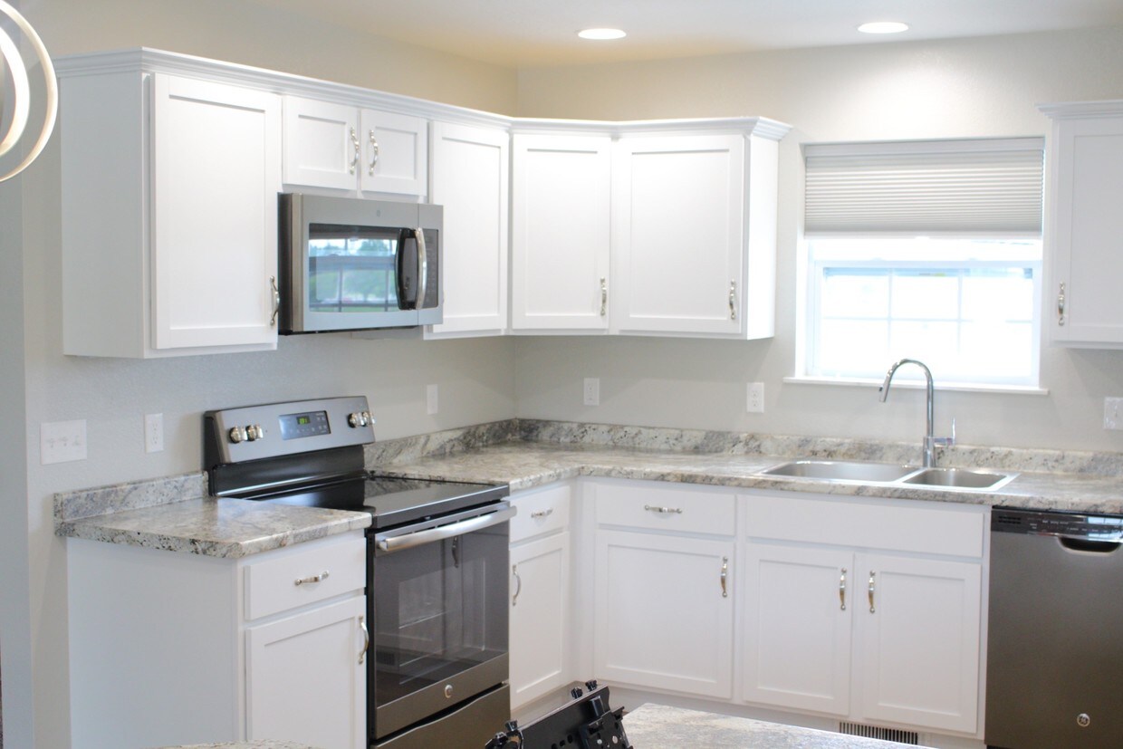 3700 E Deerfield Rd, Mount Pleasant, MI 48858 Townhome Rentals in