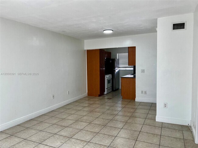Building Photo - 2072 NE 169th St