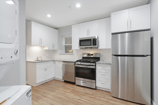 Foto del edificio - 5746 N Maplewood Ave