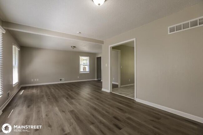 Foto del edificio - 7916 Sunset Circle, Grandview, MO 64030