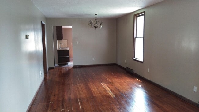 Building Photo - 2048 N D St
