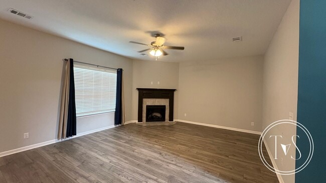 Building Photo - SUMMER MOVE-IN SPECIAL AND RATE DROP ALERT...