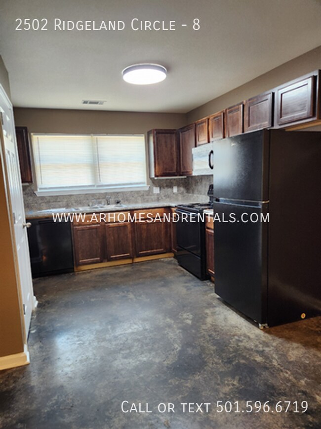 Foto del edificio - 2502 Ridgeland Cir