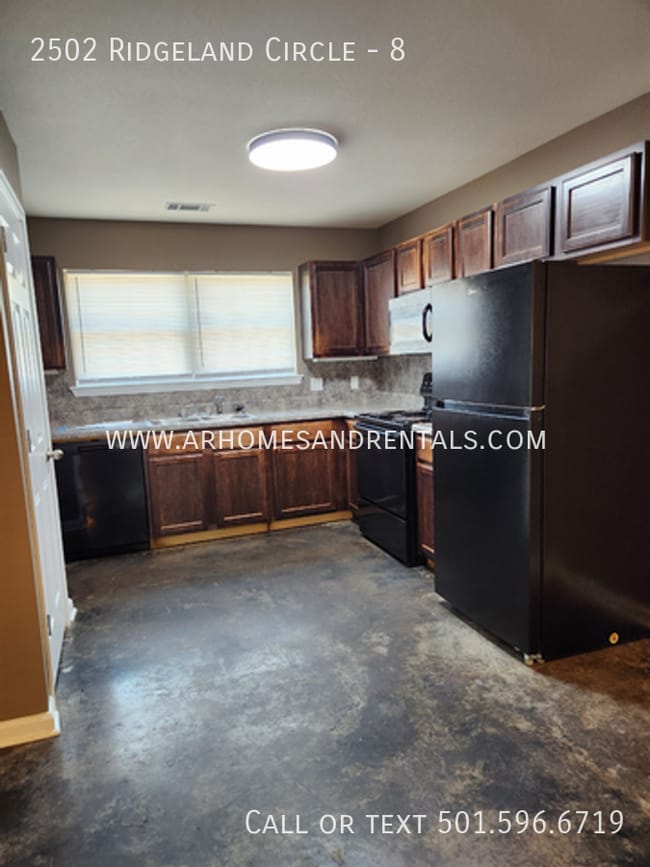 Building Photo - 2502 Ridgeland Cir