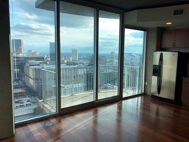Foto del edificio - 400 W Peachtree St NW