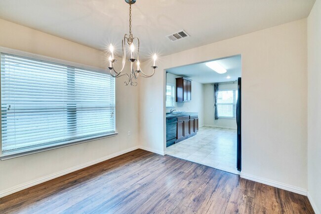 Foto del edificio - 4220 Creede Dr