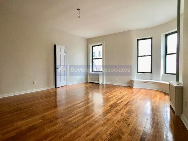 Foto del edificio - 240 W 104th St