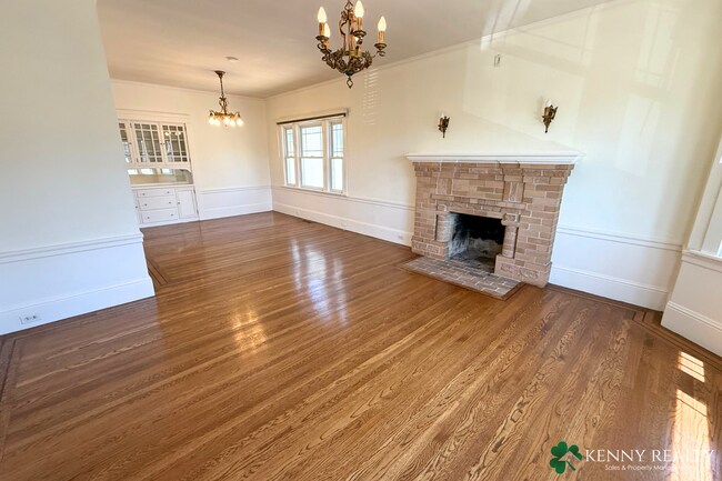 Foto del edificio - Spacious 3 Bedroom Home in Sign Hill Neigh...