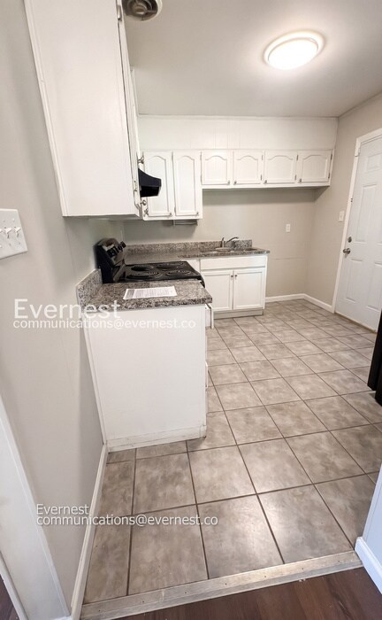 Foto del edificio - 200 Woodward Dr