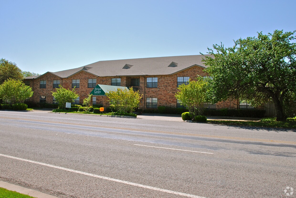 Foto principal - Atrium Garden Apartments