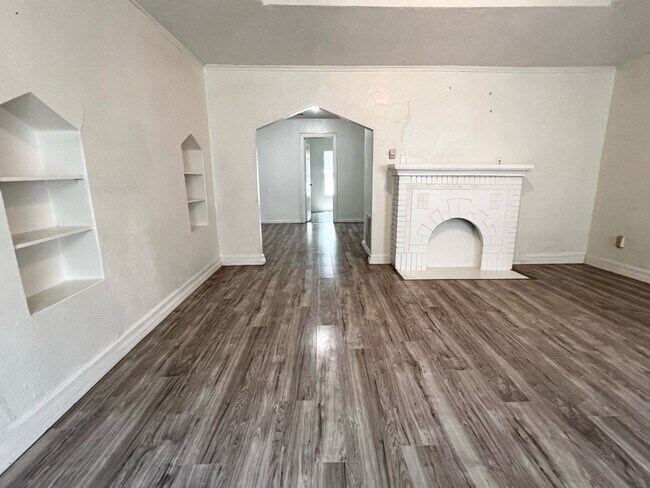 Foto del edificio - Huge 2 bed 1 bath