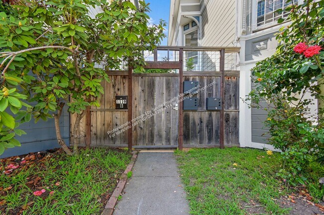 Foto del edificio - 3BD/1BA First-Floor Unit in West Oakland Duplex – All Utilities Included | $2,999/mo