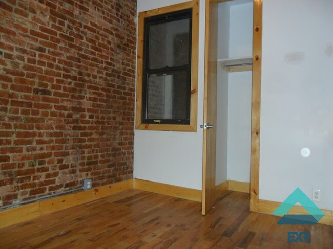 Building Photo - 190 Schaefer St