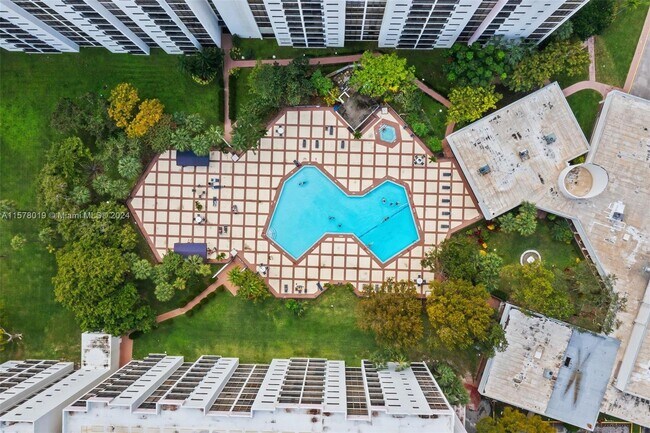 Foto del edificio - 16919 N Bay Rd