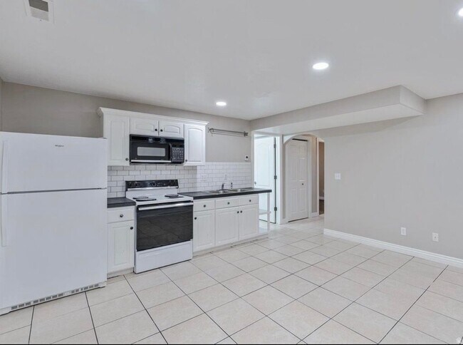 Building Photo - 1262 N Cir Cv