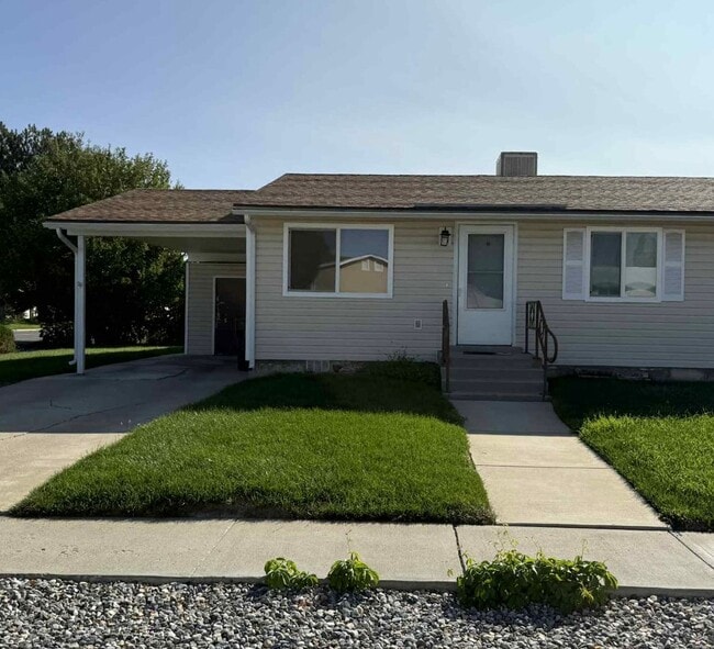 Building Photo - Duplex