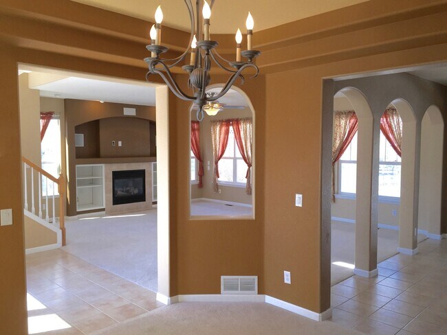 Foto del edificio - Stunning 4 Bedroom Home In Cross Creek area of Aurora
