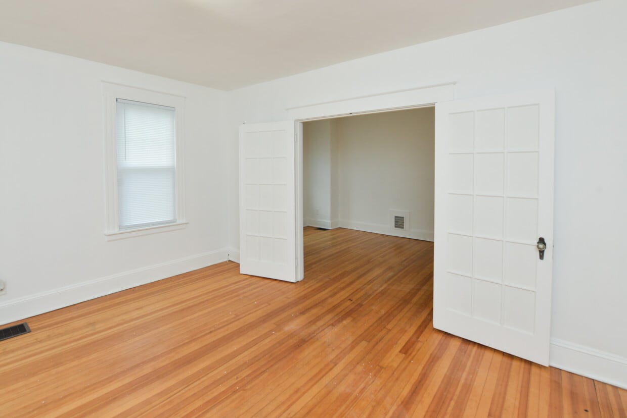 Photo - 390 Clinton St (New Britain, CT)