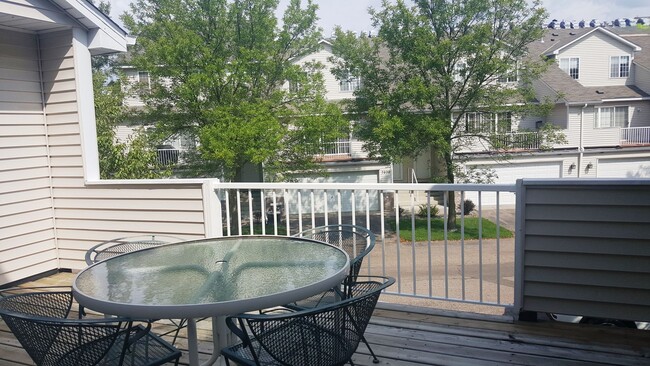 Foto del edificio - Charming 2 Bedroom Townhome for Rent in Ch...
