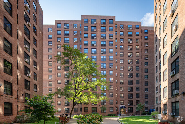 Foto del edificio - Clinton Hill Cooperative North Campus