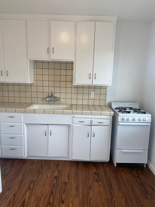 Building Photo - 2546 Robinson Ave