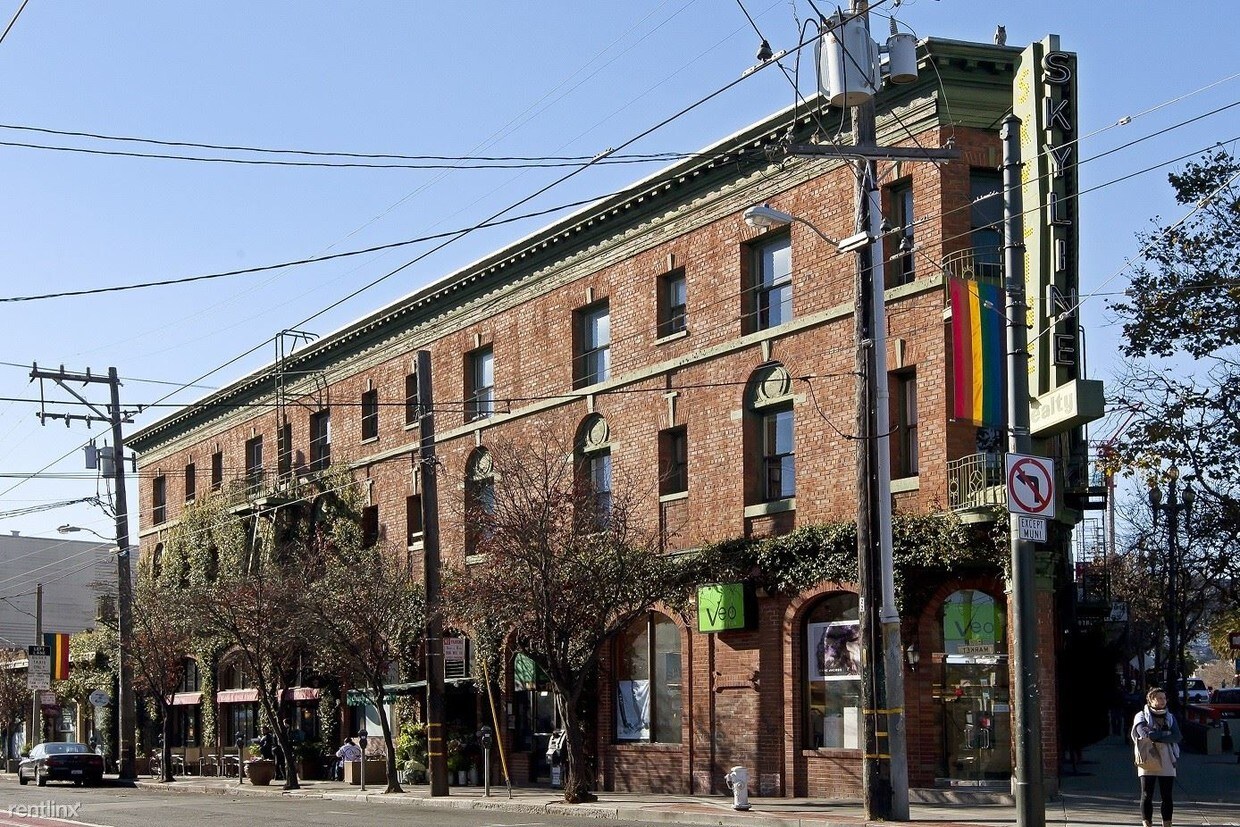 Primary Photo - 210 Church St