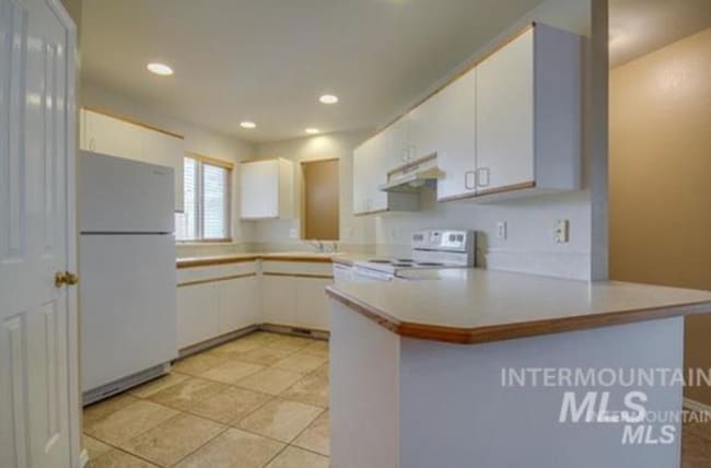 Building Photo - Townhome Columbia Village – Close to Everything Boise Offers