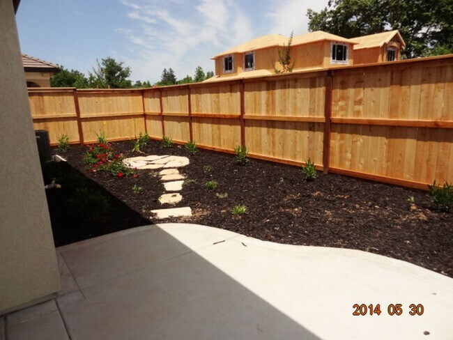 Building Photo - Beautiful Single-Family Home in Gated Comm...