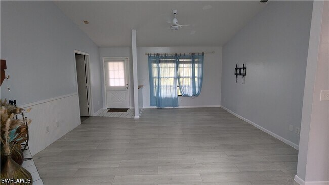 Foto del edificio - 3810 24th Ave NE