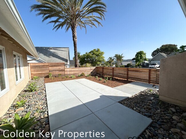 Building Photo - Beautifully renovated single-story home in...