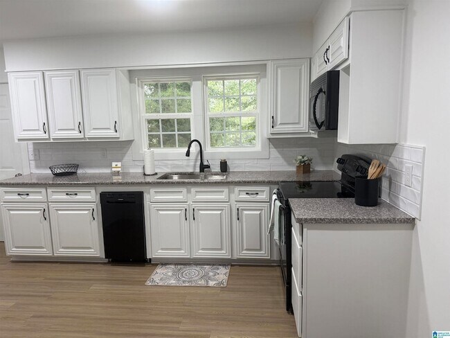 Foto del edificio - 26042604 Wood Dr NE