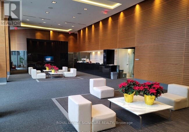 Photo du bâtiment - 125 Village Green Square