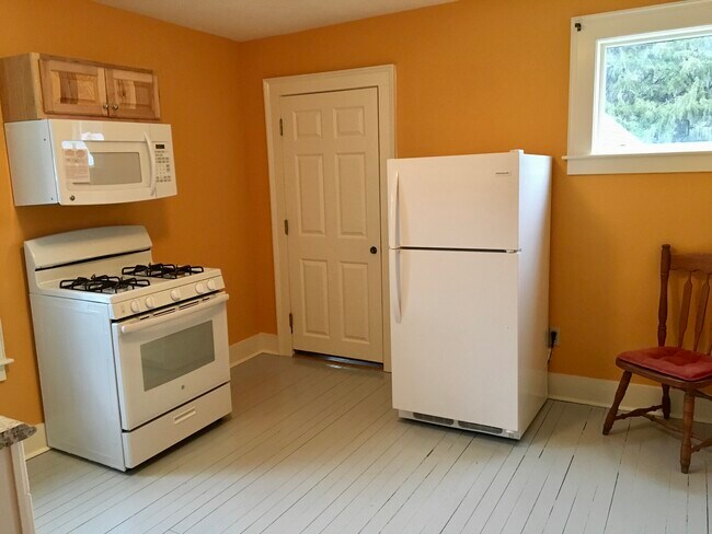 Kitchen - 560 W Woodstock Rd