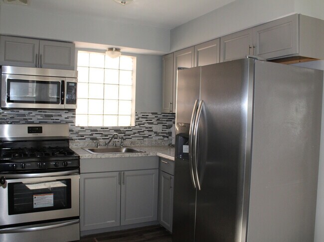Building Photo - 7915 S Dobson Ave