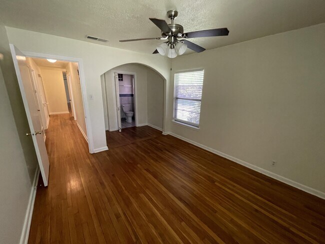 Building Photo - 122 Longridge Dr