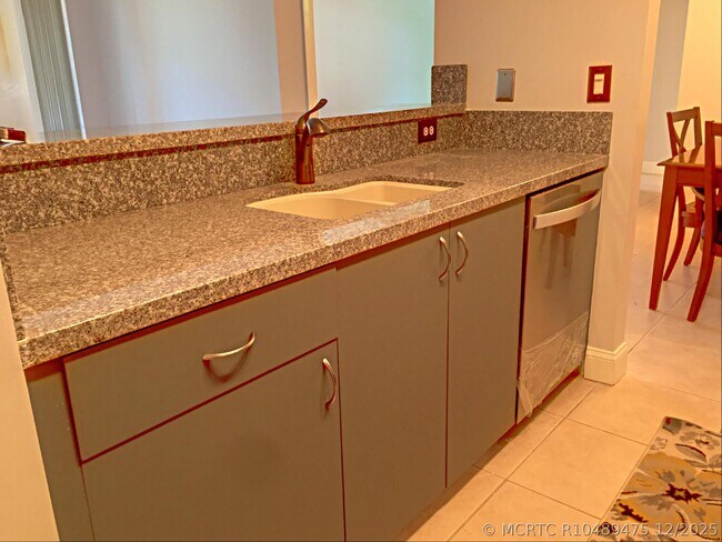 Building Photo - 160 Yacht Club Way