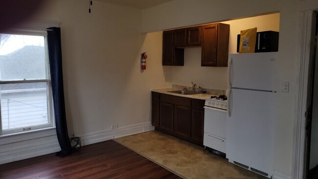 Building Photo - 519 Congress St