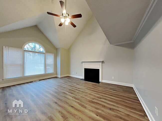 Foto del edificio - 4648 Forest Highland Dr