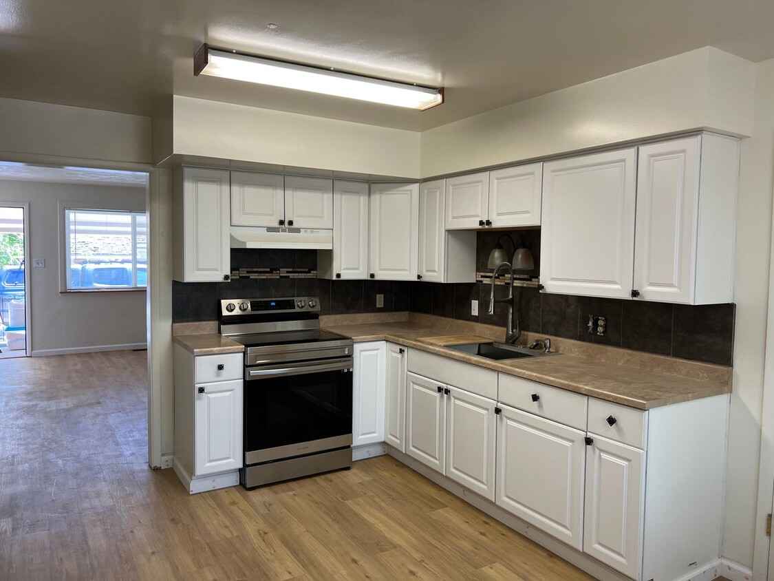 Primary Photo - Old SW Reno/ Midtown 2/bed/1bath with garage!