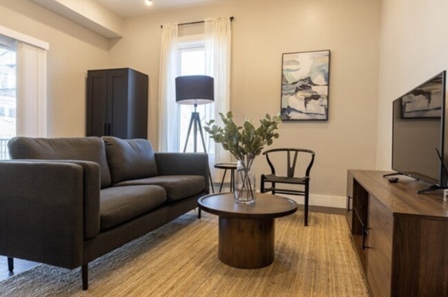 Foto del edificio - 870 E 5th St