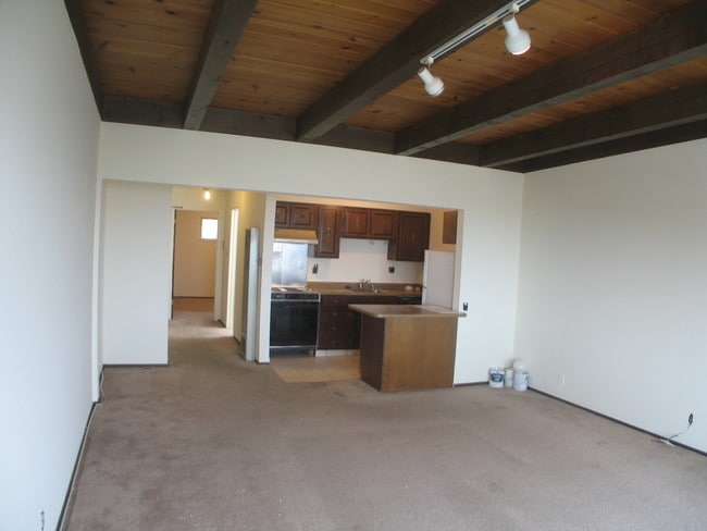 Building Photo - 100 Portola Dr